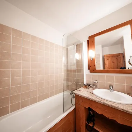 Spacious 2 Bed Des Cimes - Arc 1950 Ski-in Ski-out *